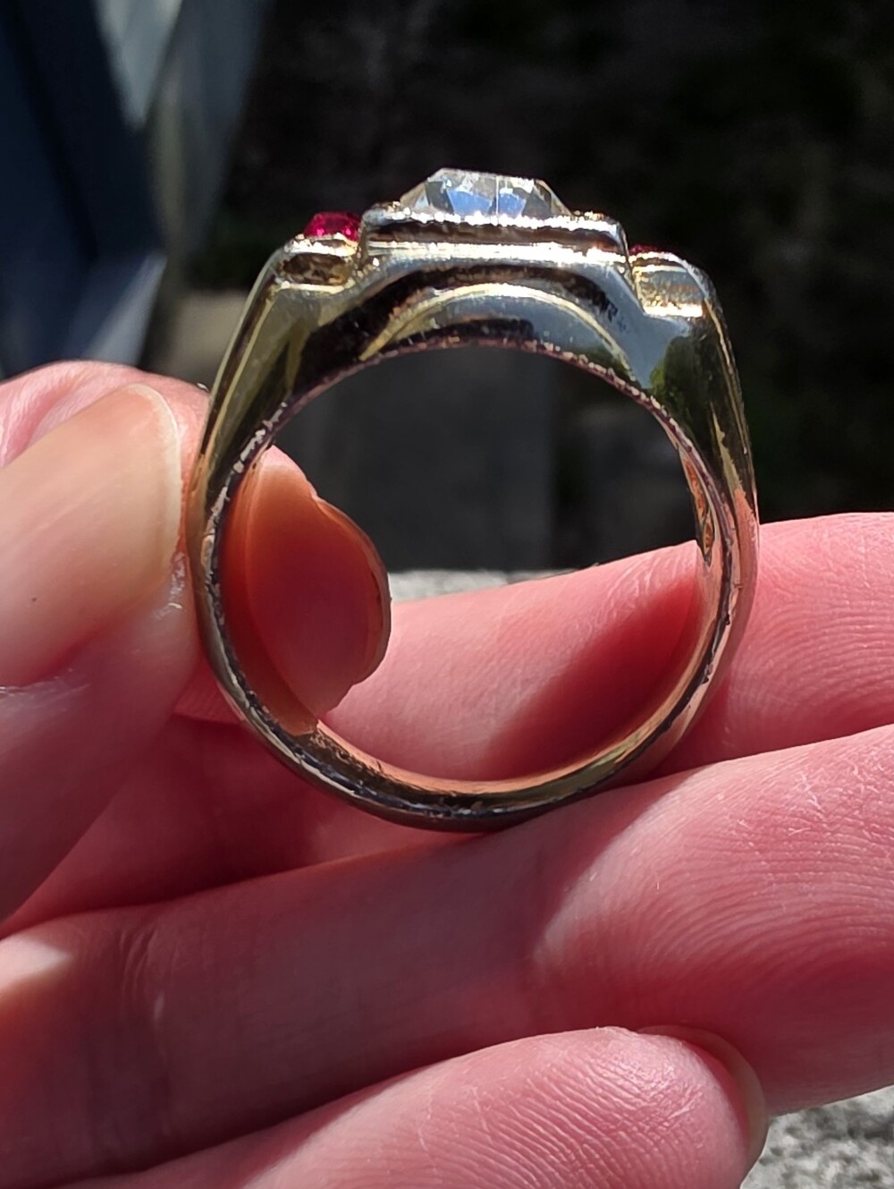 Vintage Light Colored Gold Toned Men's Ring With Clear And Red Stones - Picture 5 of 14
